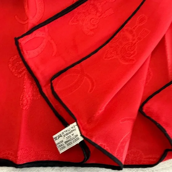 Cartier Elegant Red Silk Wrap - Picture 5 of 6